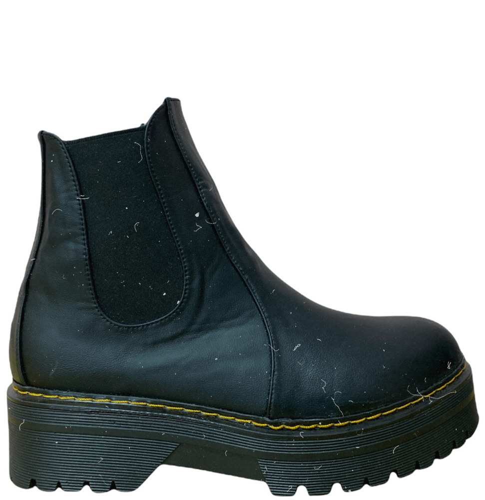 CHELSEA BLACK Boots